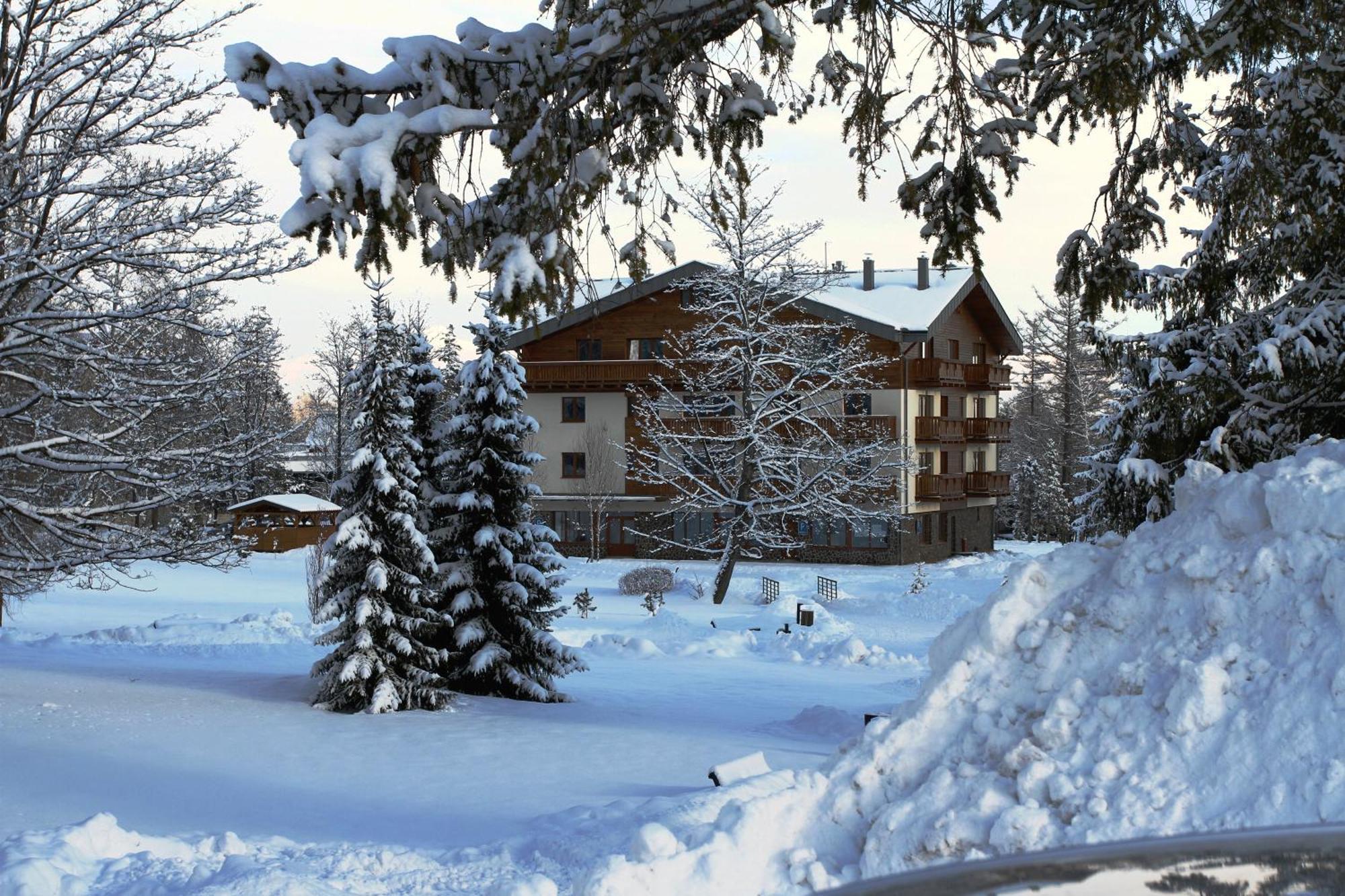 Vila Borievka ตาตรันสกา ลอมนีจา ภายนอก รูปภาพ